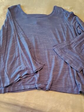 Relaxed Blue Long-Sleeve Women's Top with Subtle Texture